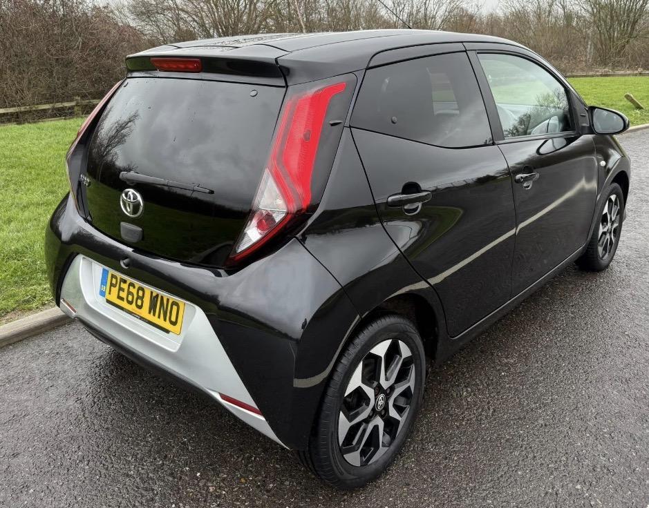 Toyota AYGO 1.0 VVT-i x-plore Hatchback 5dr Petrol Manual Euro 6 (71 ps)