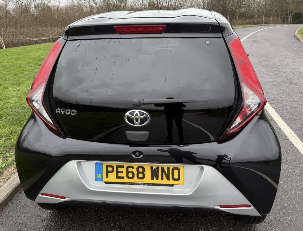 Toyota AYGO 1.0 VVT-i x-plore Hatchback 5dr Petrol Manual Euro 6 (71 ps)